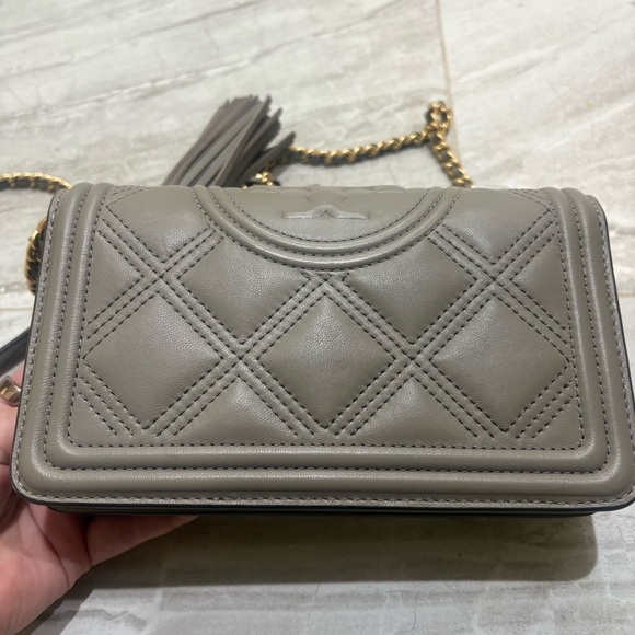 Tory Burch Taupe Quilted Leather Crossbody EUC - Picture 7 of 13